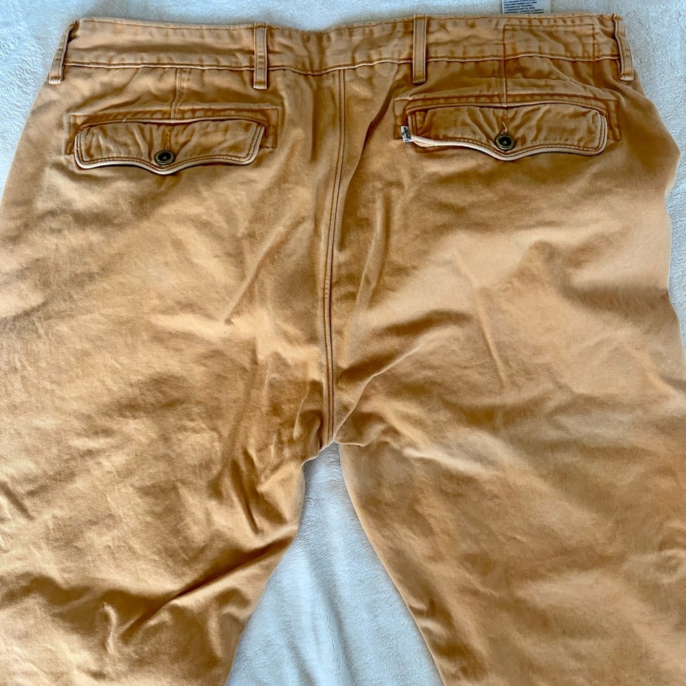 Levi’s Chinos, sz 38x32.